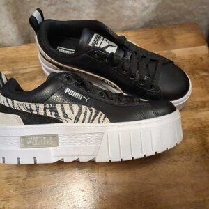 Puma Kids (Girls) Leather Jr. Platform Sneakers - Size 4Y